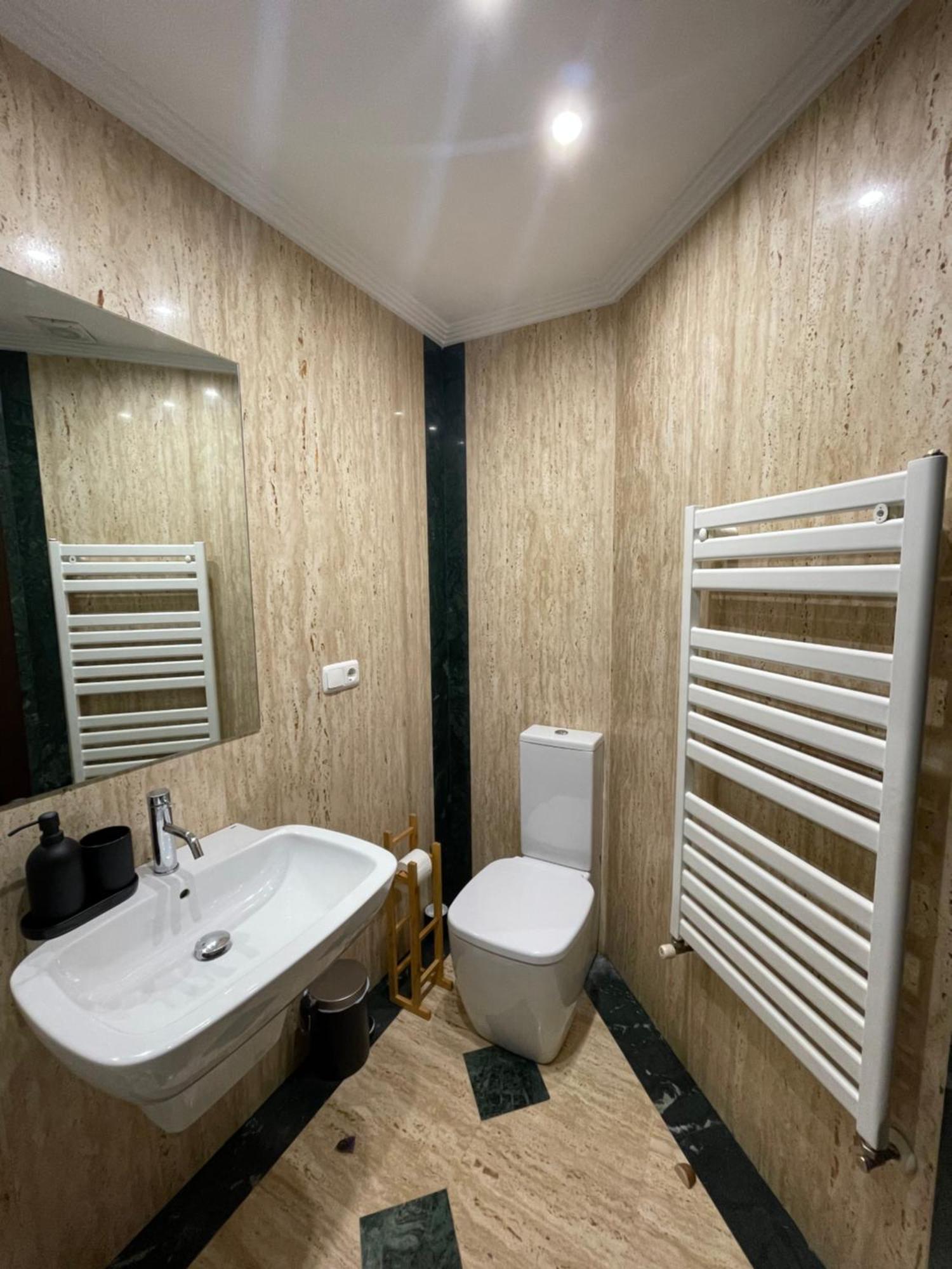 Atuaire Home Vivienda B Luminosa Parking Incluido En Plena Calle Comercial Burgos Bagian luar foto